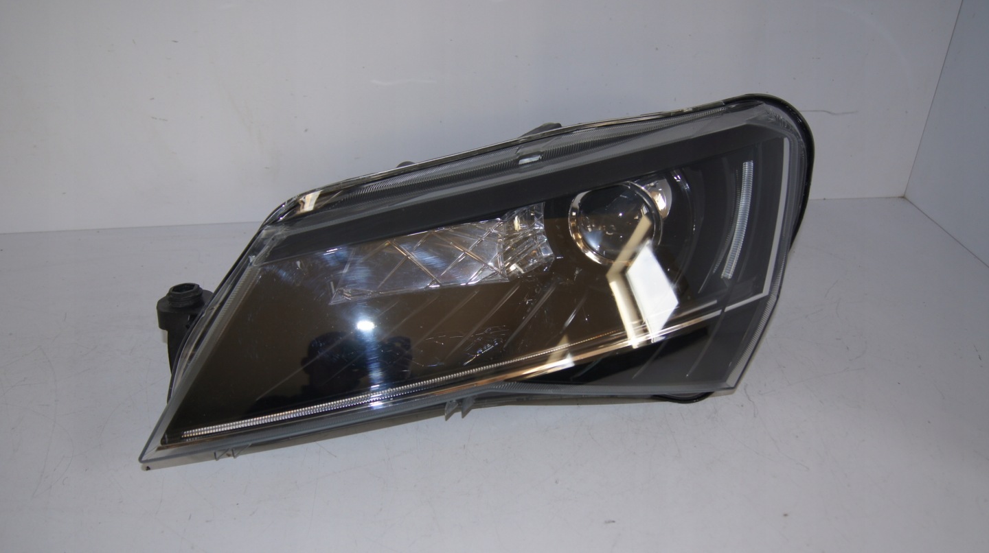 Frontscheinwerfer Skoda Superb 3U 3V1941015A Xenon Links Scheinwerfer Headlight - Image 1