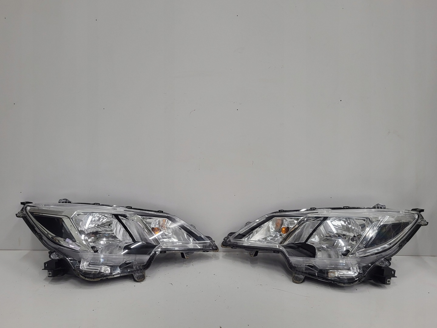 Frontscheinwerfer Mitsubishi Space Star A00 8301D445 LED Links Headlight - Image 1