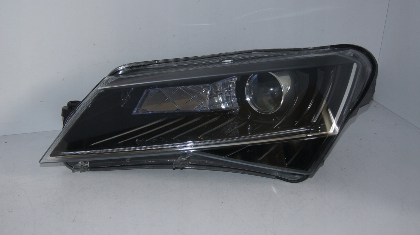 Frontscheinwerfer Skoda Superb 3U 3V1941015B0 Xenon Links Scheinwerfer Headlight - Image 1