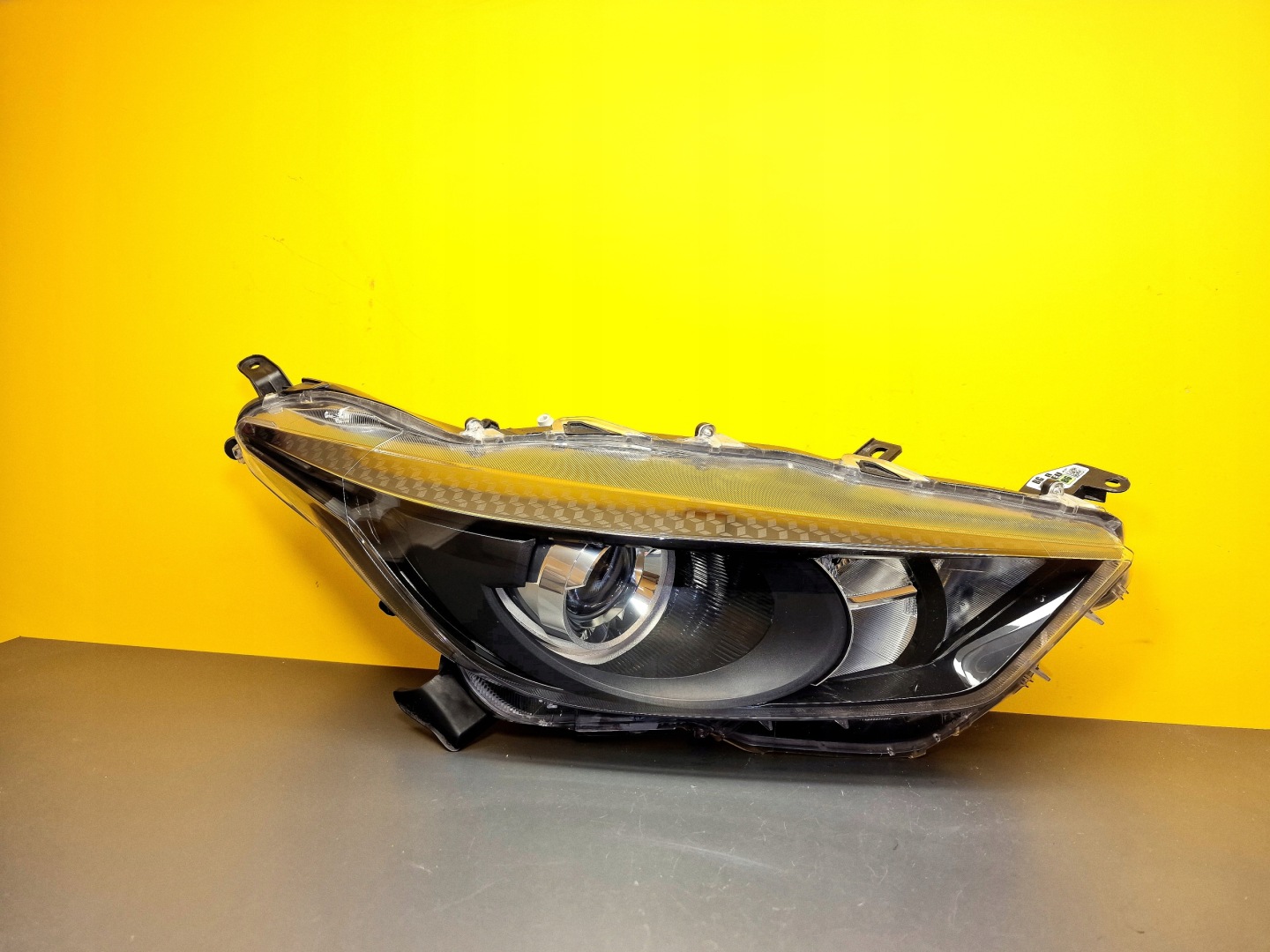 Frontscheinwerfer Toyota Yaris IV XP21 LED Rechts Scheinwerfer Headlight - Image 1
