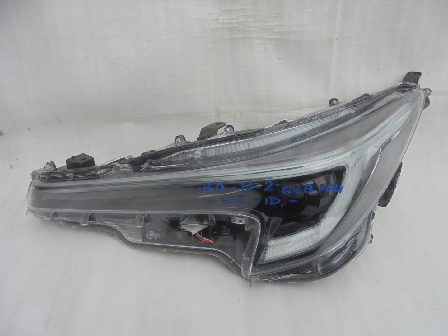 Frontscheinwerfer Toyota Corolla E210 8115002X10X LED Links Headlight