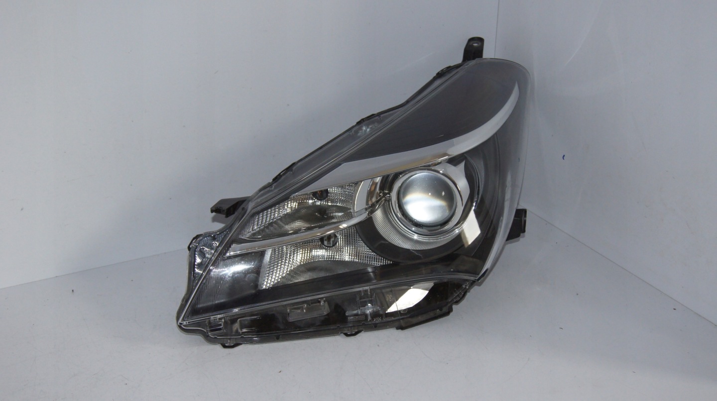 Frontscheinwerfer Toyota Yaris I P1 LED Rechts Scheinwerfer Headlight - Image 1