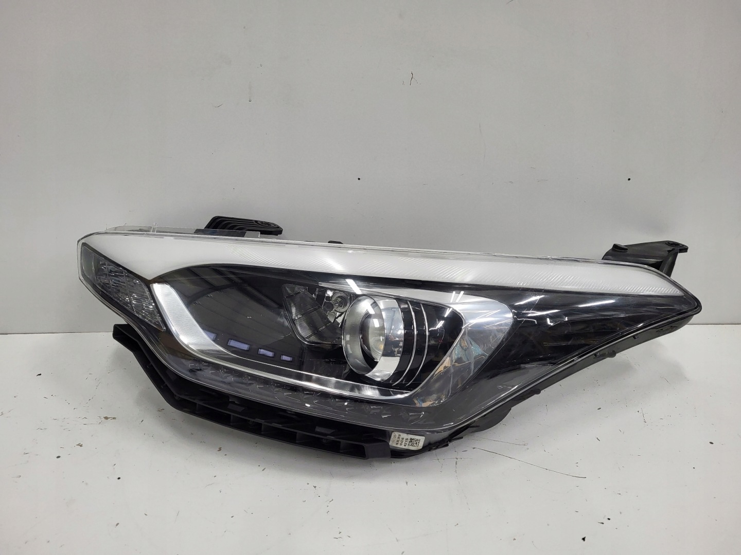 Frontscheinwerfer Hyundai i20 PB 92101C8 LED Links Scheinwerfer Headlight - Image 1
