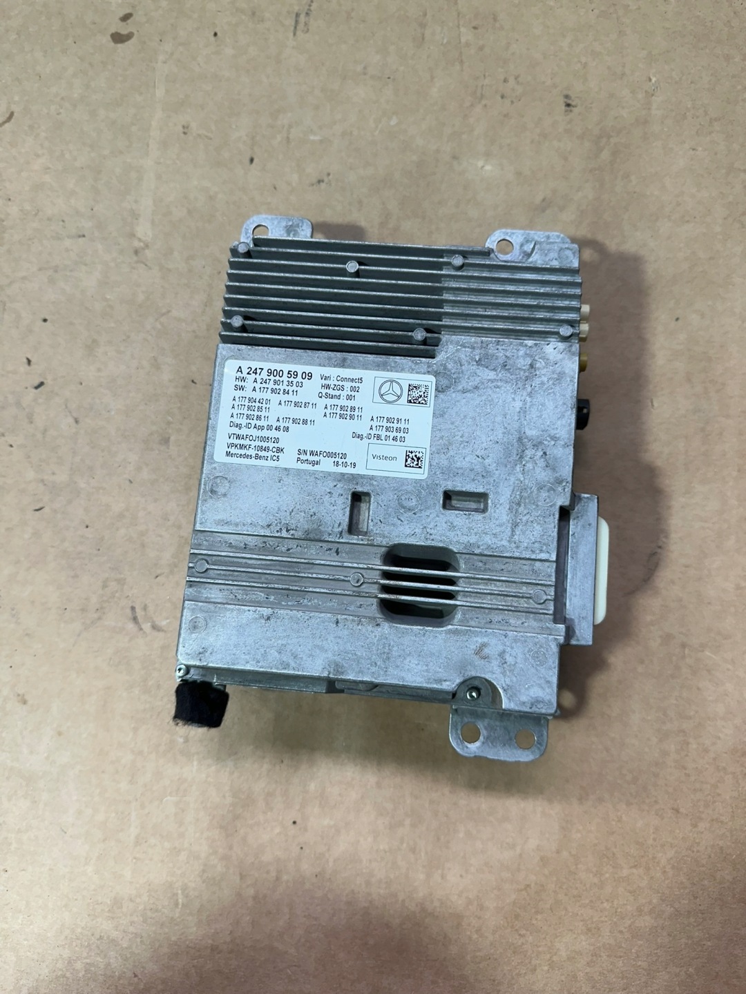 Mercedes-Benz B-Klasse W247 Navigation GPS Navi Radio A2479005909