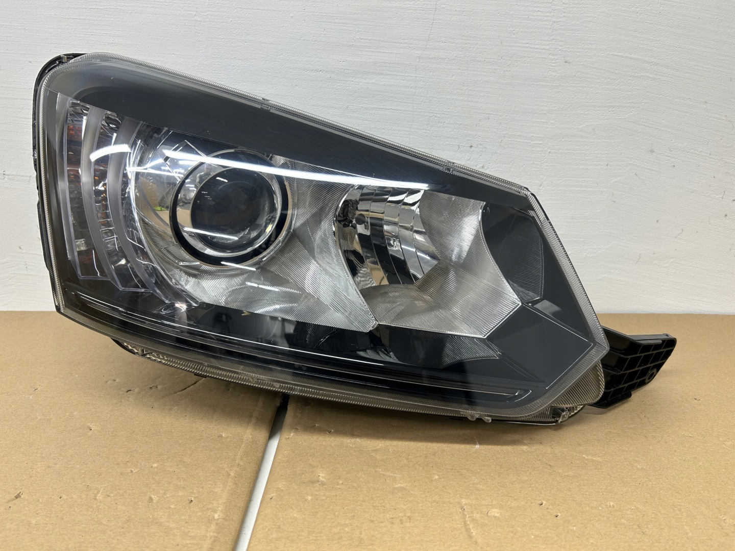 Frontscheinwerfer Skoda Yeti 5L 5L1941016C Xenon Rechts Scheinwerfer Headlight - Image 1