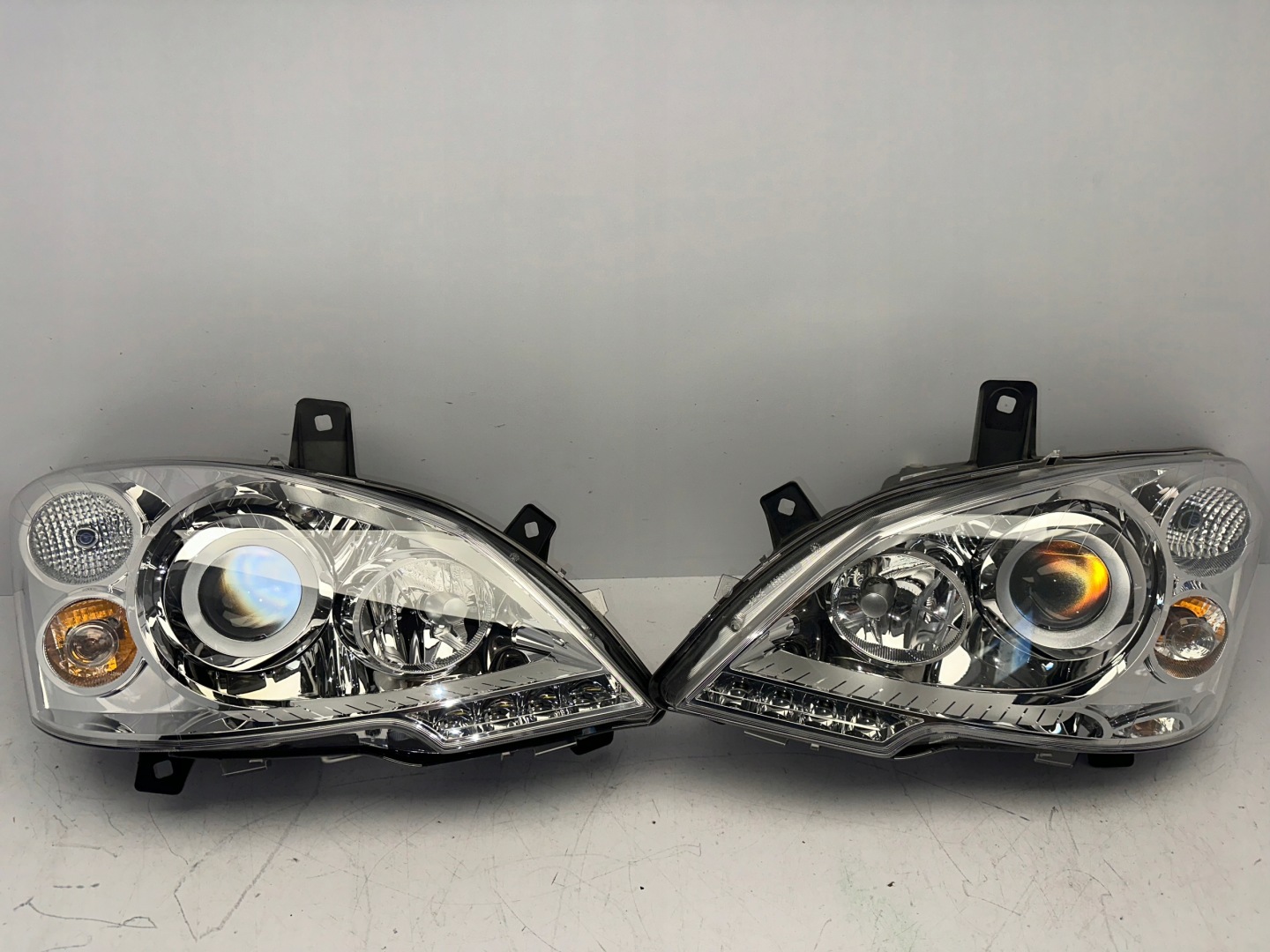 Frontscheinwerfer Mercedes-Benz Vito W639 A6398202961 Xenon Rechts Headlight - Image 1