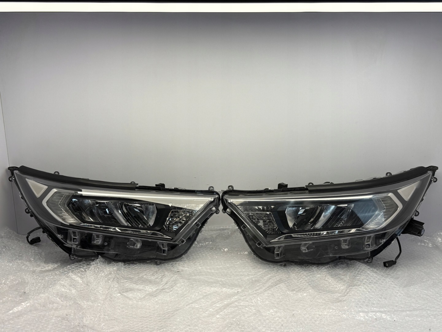 Frontscheinwerfer Toyota RAV4 XA5 4288TOYOTAR LED Links Scheinwerfer Headlight - Image 1